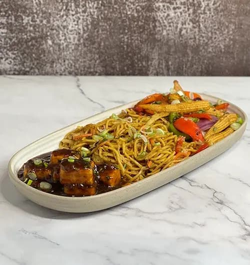 Hakka Noodles & Paneer